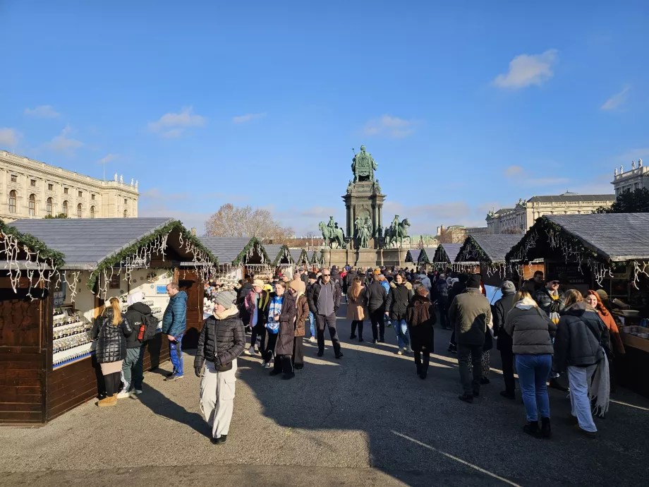 Коледен базар на Maria-Theresien-Platz