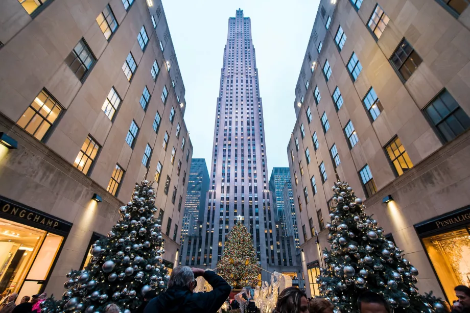 Основна сграда 30 Rockefeller Plaza