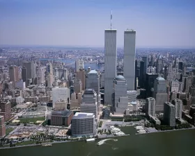 Първоначалният вид на кулите близнаци преди атаките от септември 2001 г.