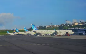 Самолет на Azores Airlines на летище Ponta Delgada