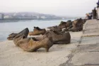 Обувки на брега на Дунав