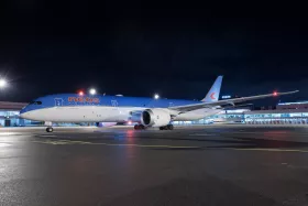 Neos Boeing 787-900 в Прага PRG