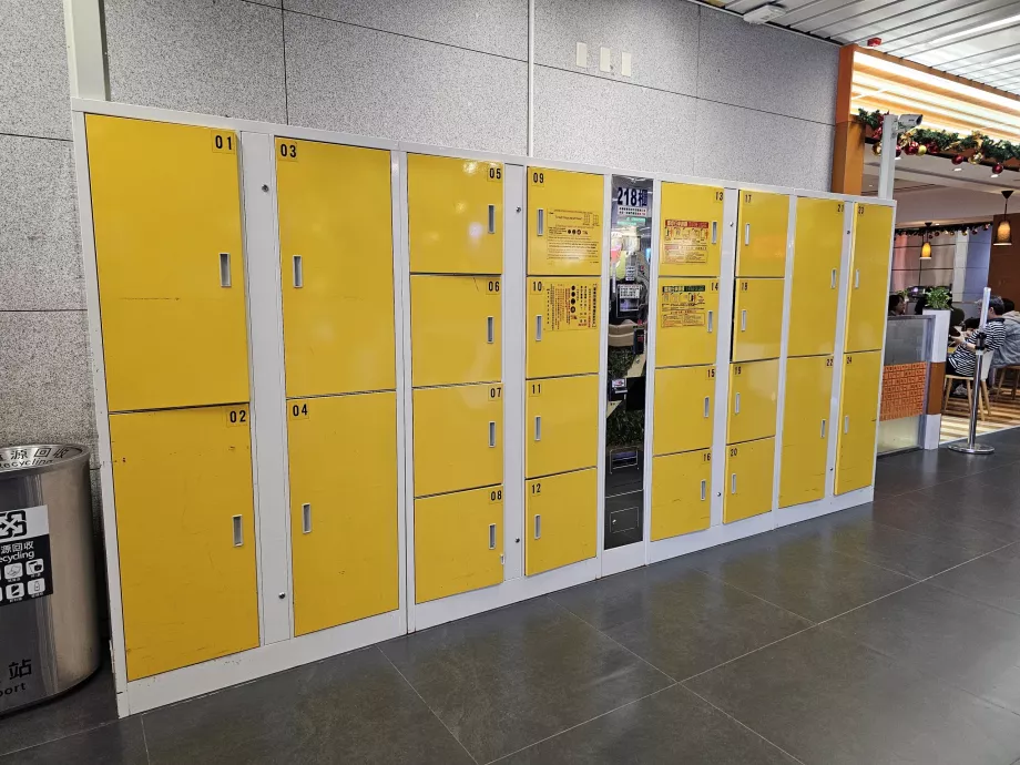 Luggage lockers, RMQ airport