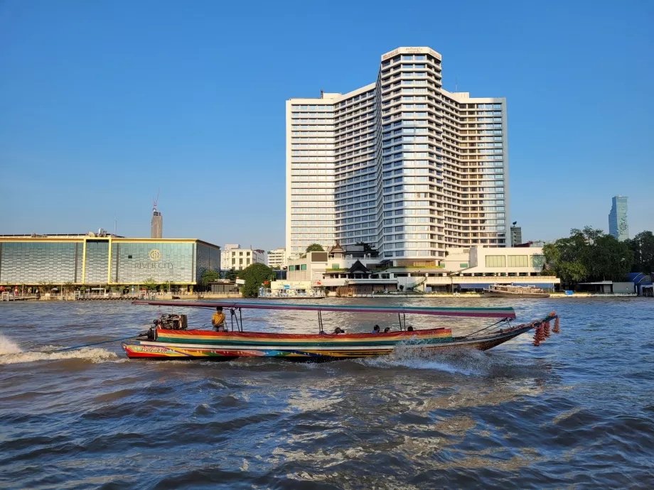 Long Tail Boat