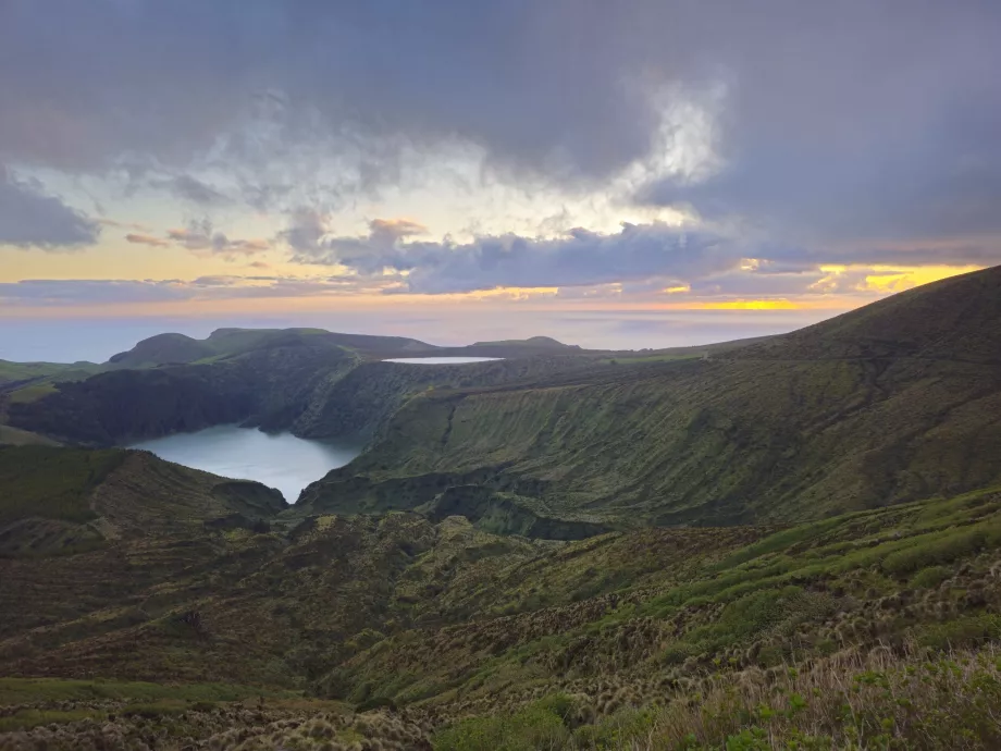 Miradouro Lagoas Funda e Rasa при залез слънце