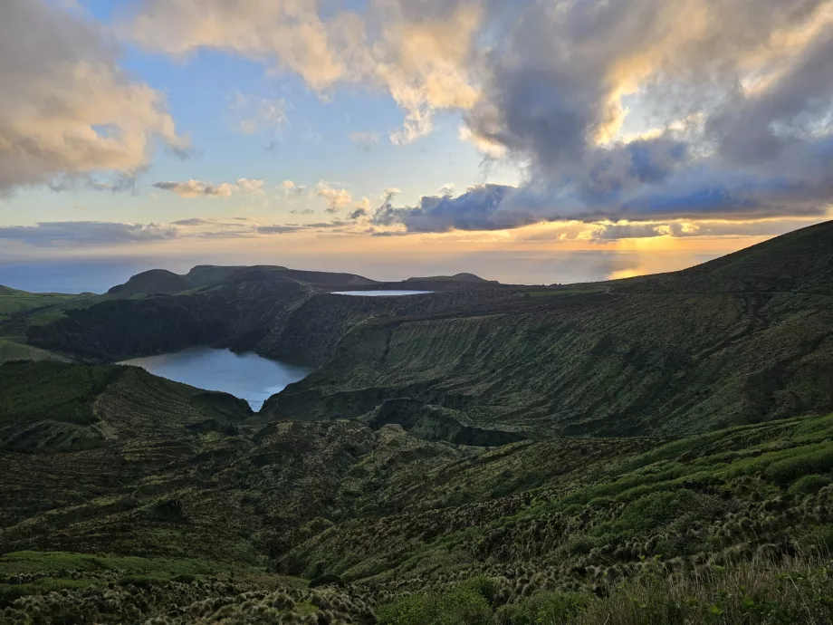 Miradouro Lagoas Funda e Rasa при залез слънце