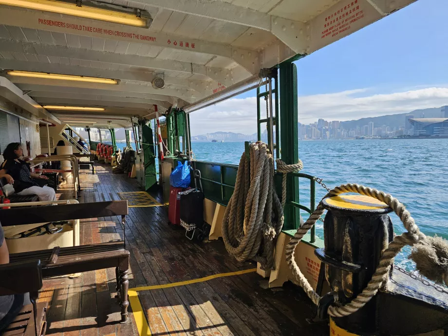 Долна палуба на Star Ferry