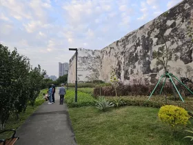 Крепостни стени