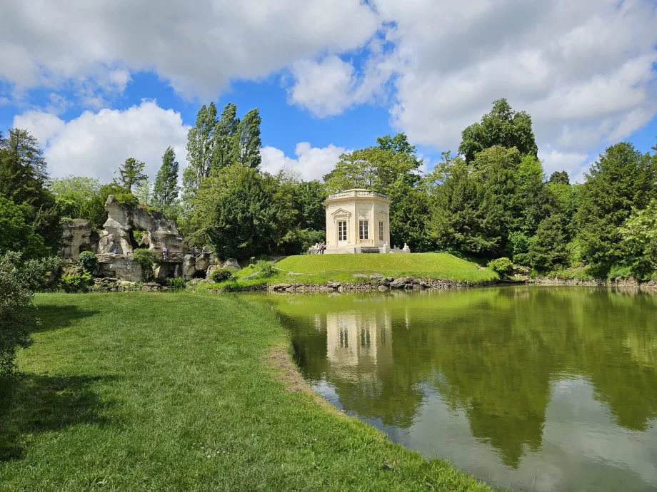 Градини Petit Trianon