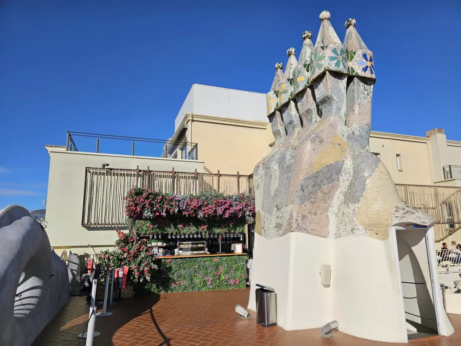 Тераса и бар, покрив Casa Battlo