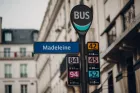 Автобусна спирка в Париж