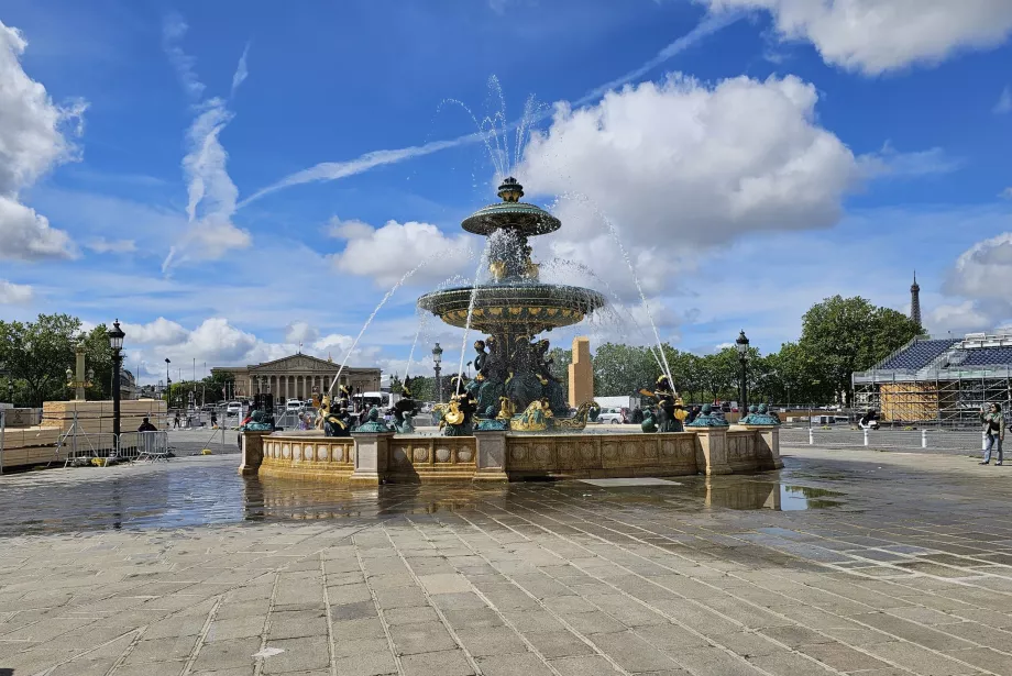 Фонтан на площад Конкорд (Place de la Concorde)