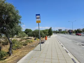 Автобусна спирка в Кипър