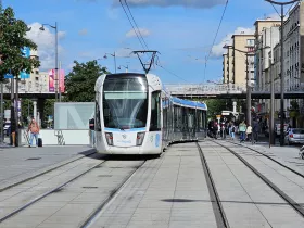 Трамвай в Париж