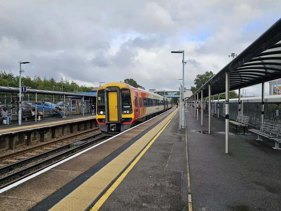 Train at Southampton Airport Parkway station