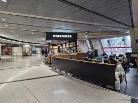 Starbucks, Терминал 1, обществена зона