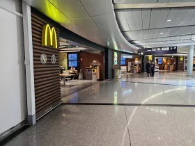 McDonald's, Терминал 1, обществена зона