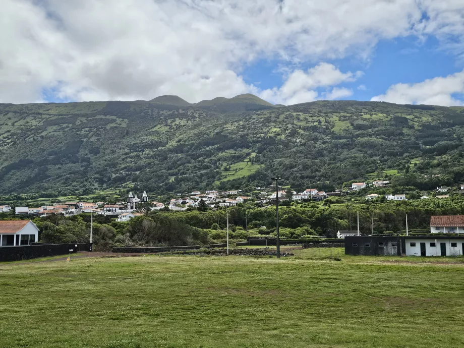 Село Prainha под планинската верига