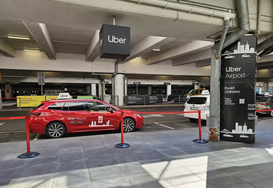 Спирка на Uber на летище Warsaw Airport