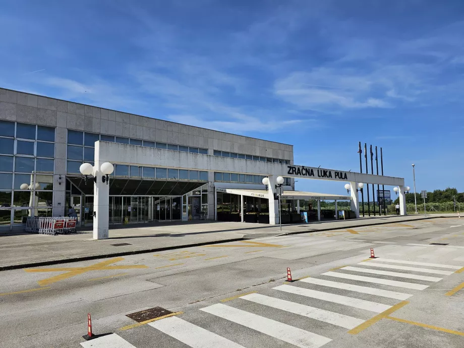 Терминал на летище Pula Airport