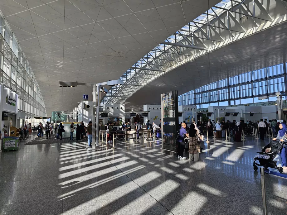 Терминал за заминаващи, летище Brunei Airport