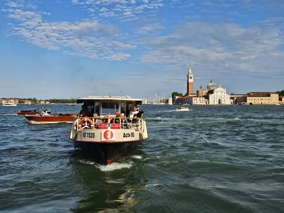 Vaporetto на площад Сан Марко