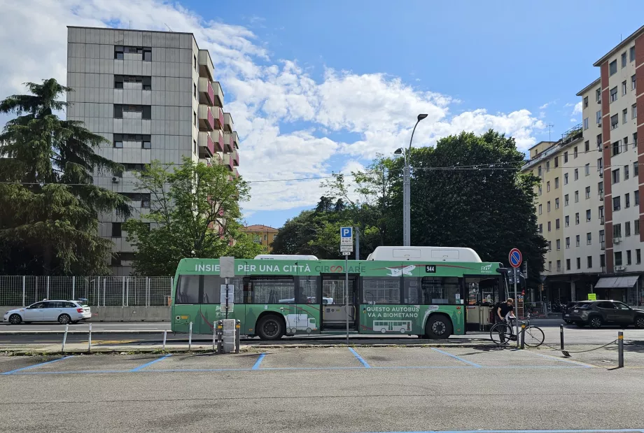 Автобусна спирка 944, Ospedale Maggiore