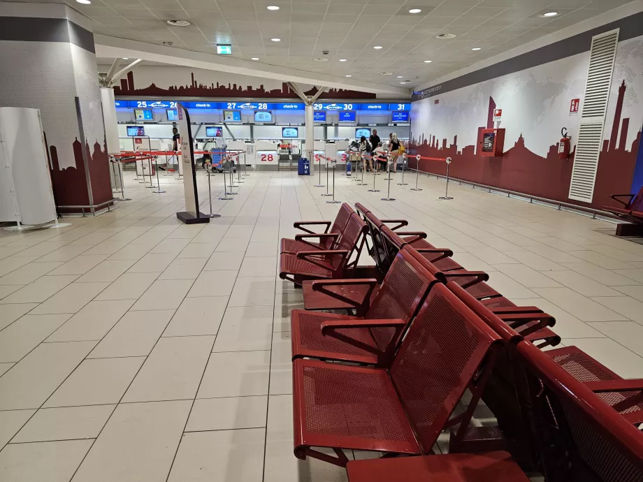 Места на летище Bologna Airport