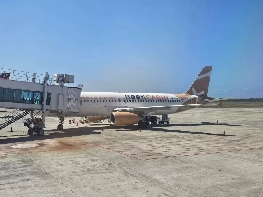 Super Air Jet, Airbus A320 на летище Yogyakarta YIA