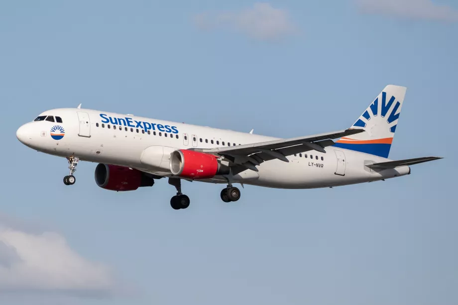 Самолет на SunExpress LY-NVR