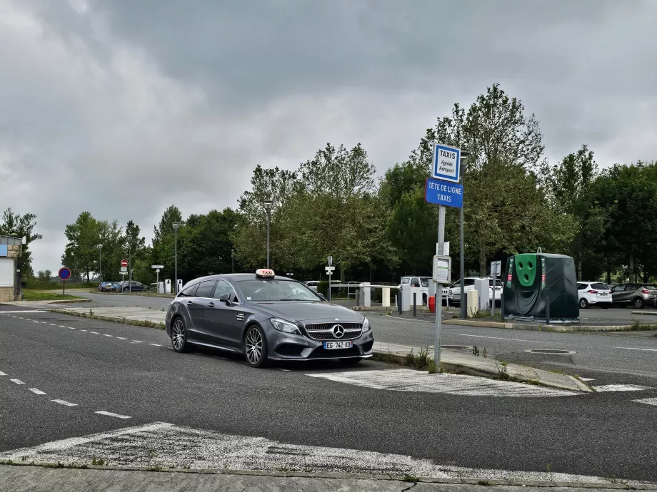 Таксиметрова кола за Rodez Airport