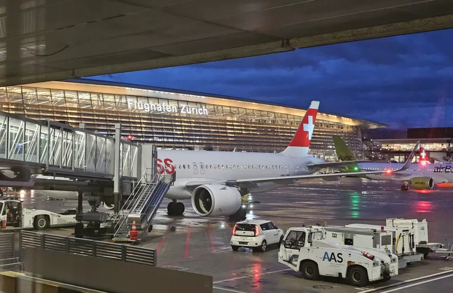 Летище ZRH