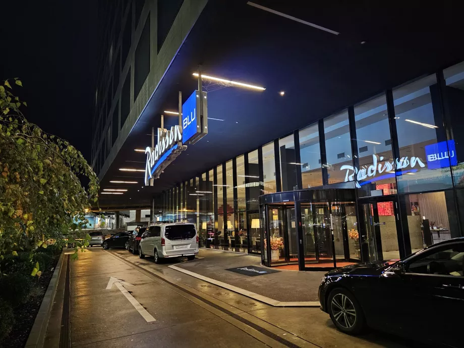 Хотел Radisson Blu, летище ZRH