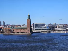 Изглед към кметството на Стокхолм от Мариябергет