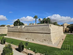 Крепостните стени във вътрешната част на Мдина