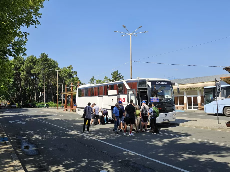 Автобус на дълги разстояния посока Варна