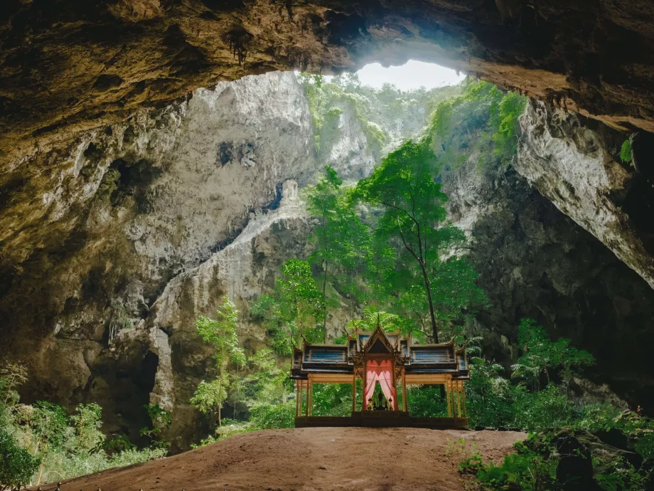 Пещера Phraya Nakhon