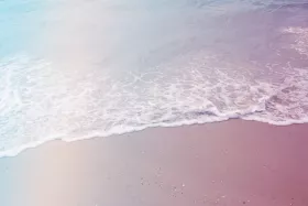 Плаж с розов пясък